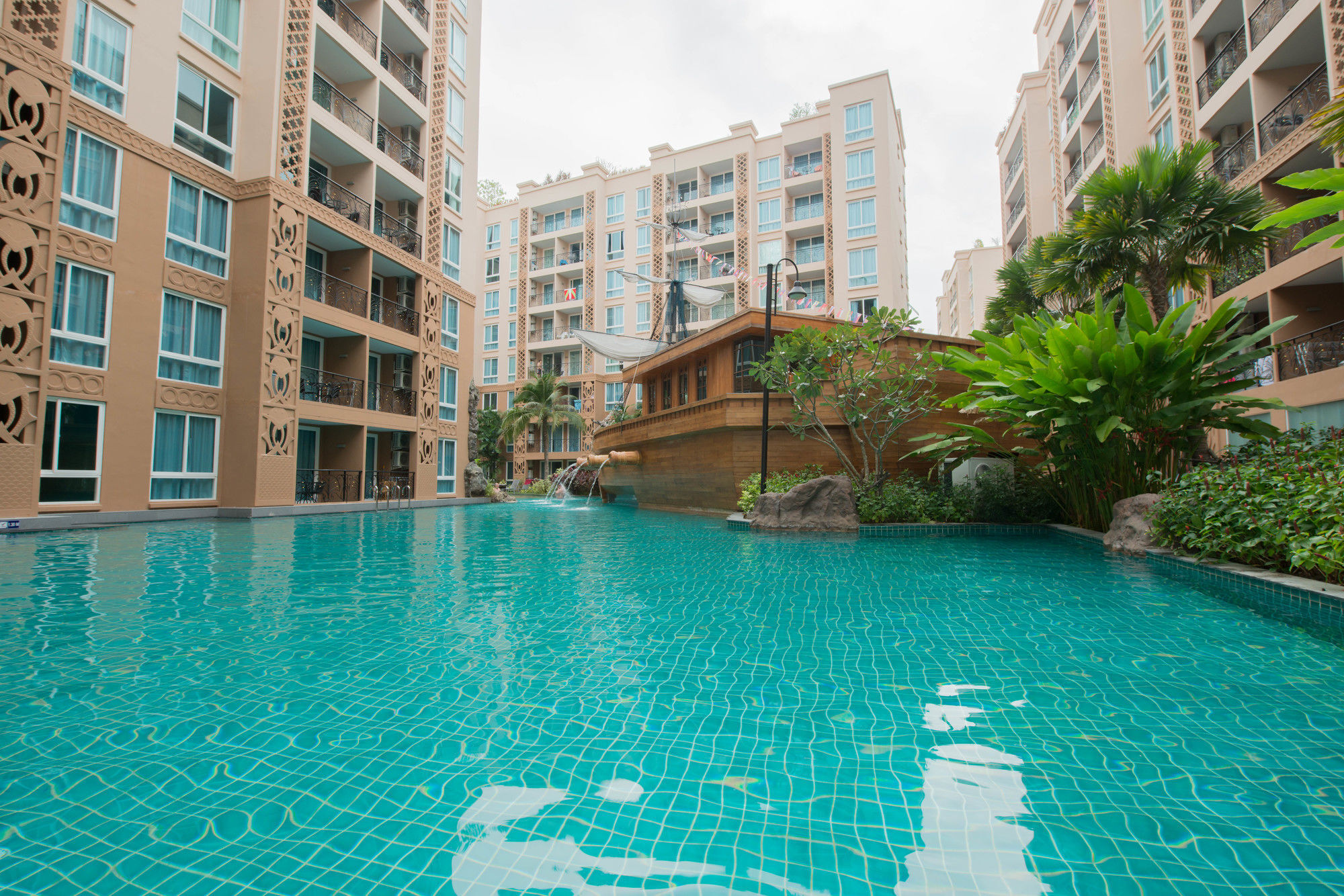 Atlantis Pattaya High Service Jomtien Beach Exterior foto