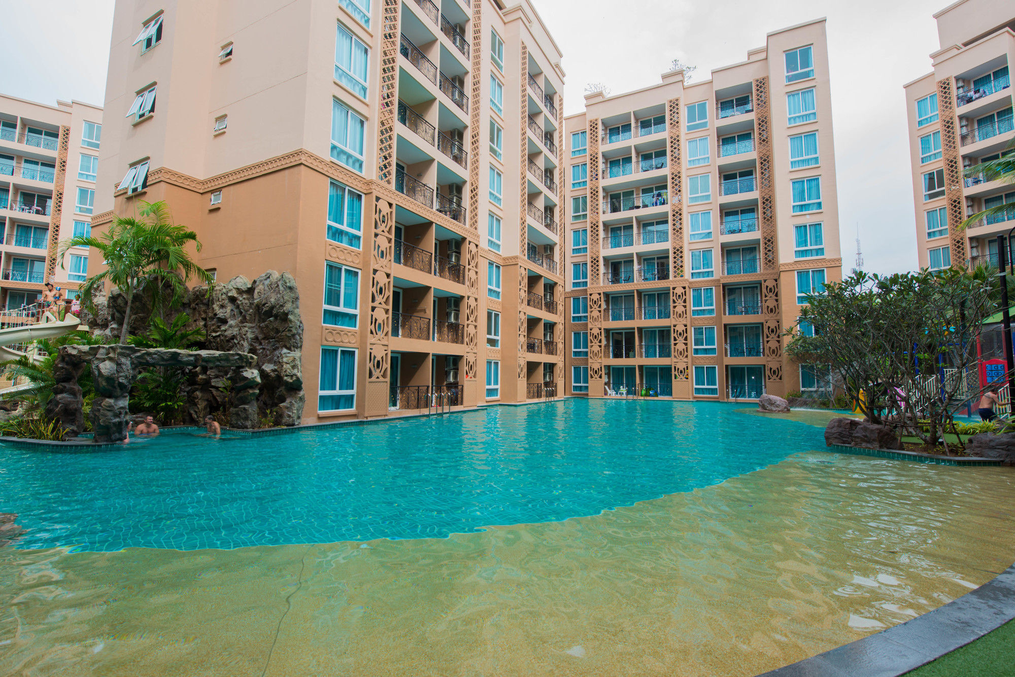 Atlantis Pattaya High Service Jomtien Beach Exterior foto