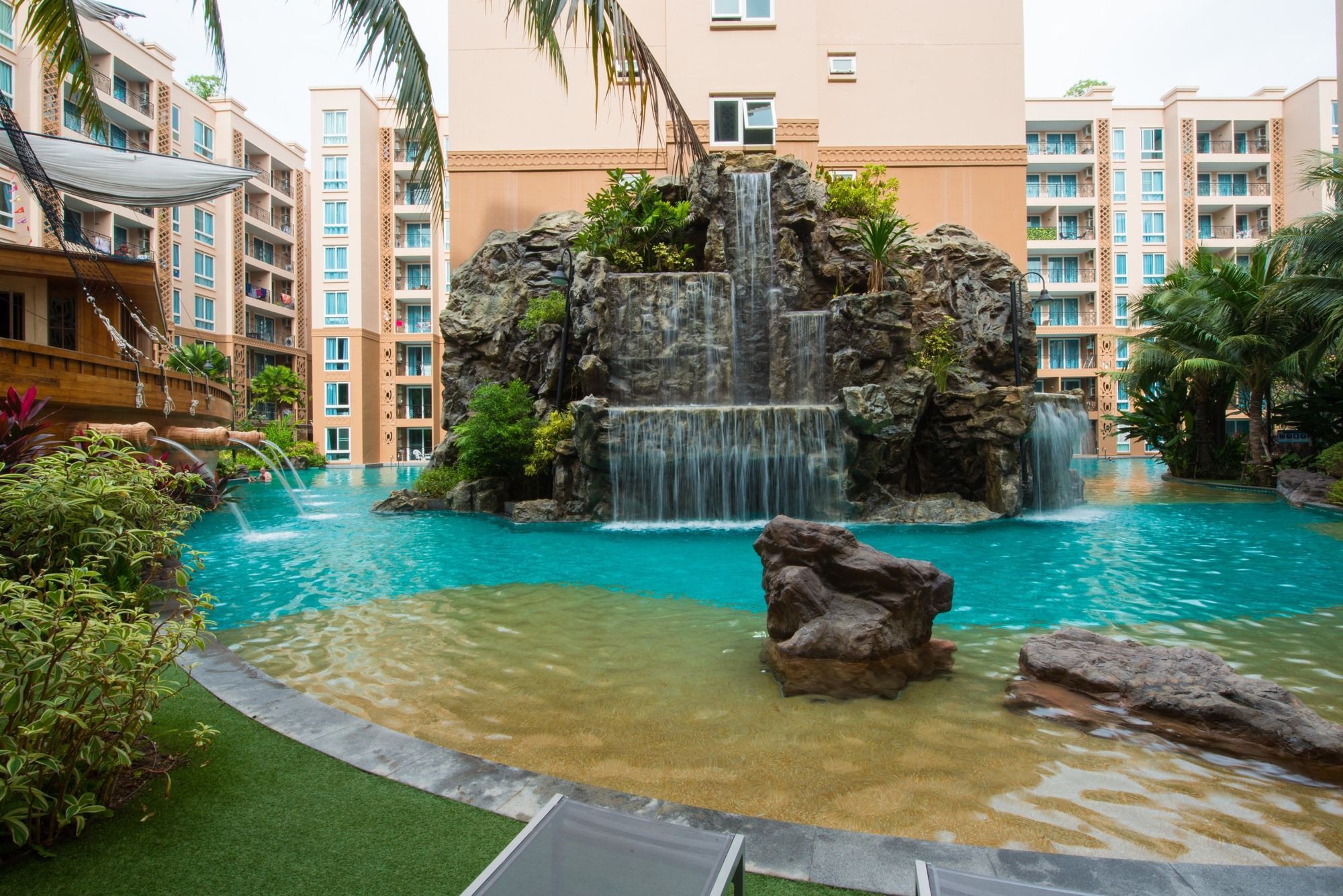 Atlantis Pattaya High Service Jomtien Beach Exterior foto