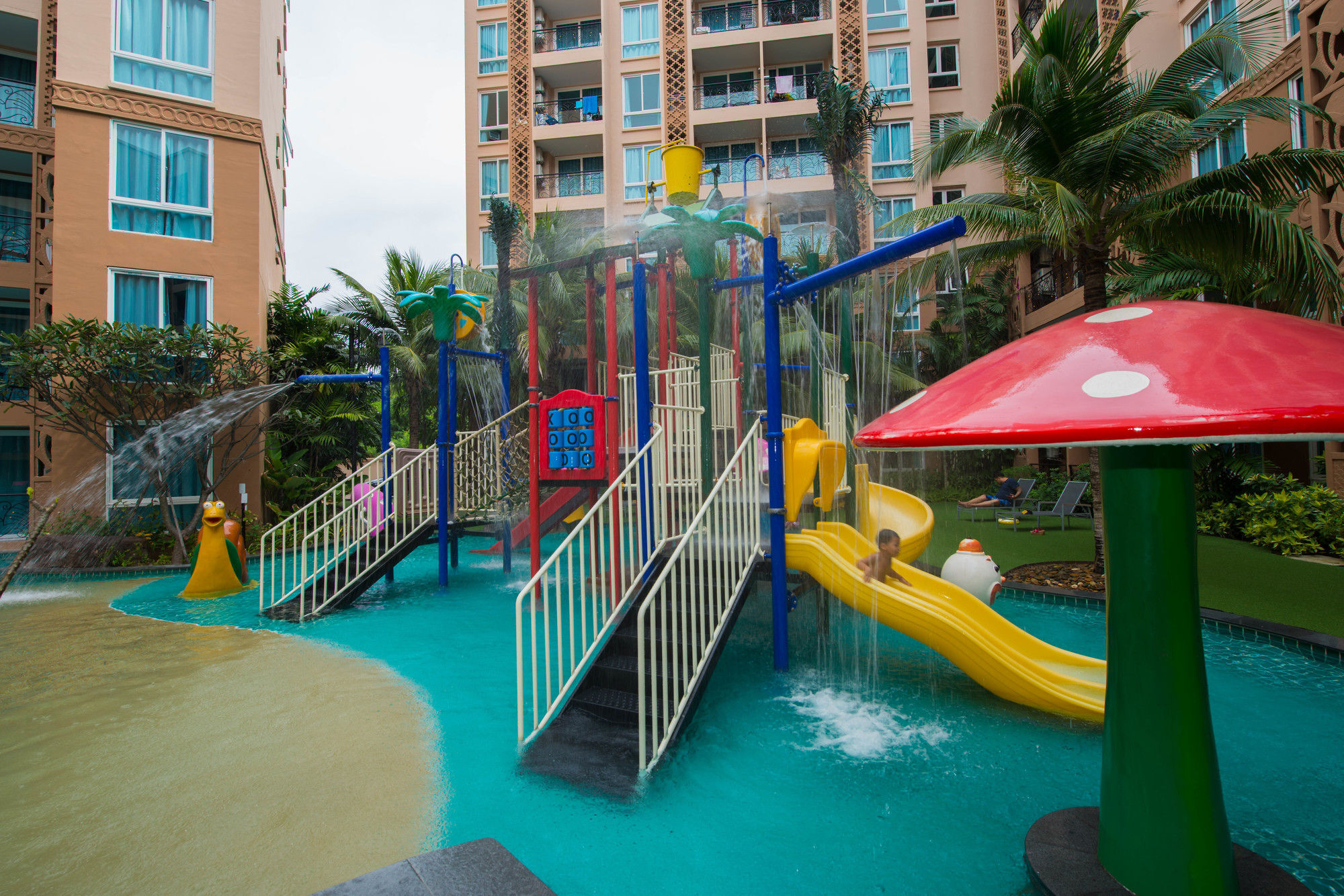 Atlantis Pattaya High Service Jomtien Beach Exterior foto