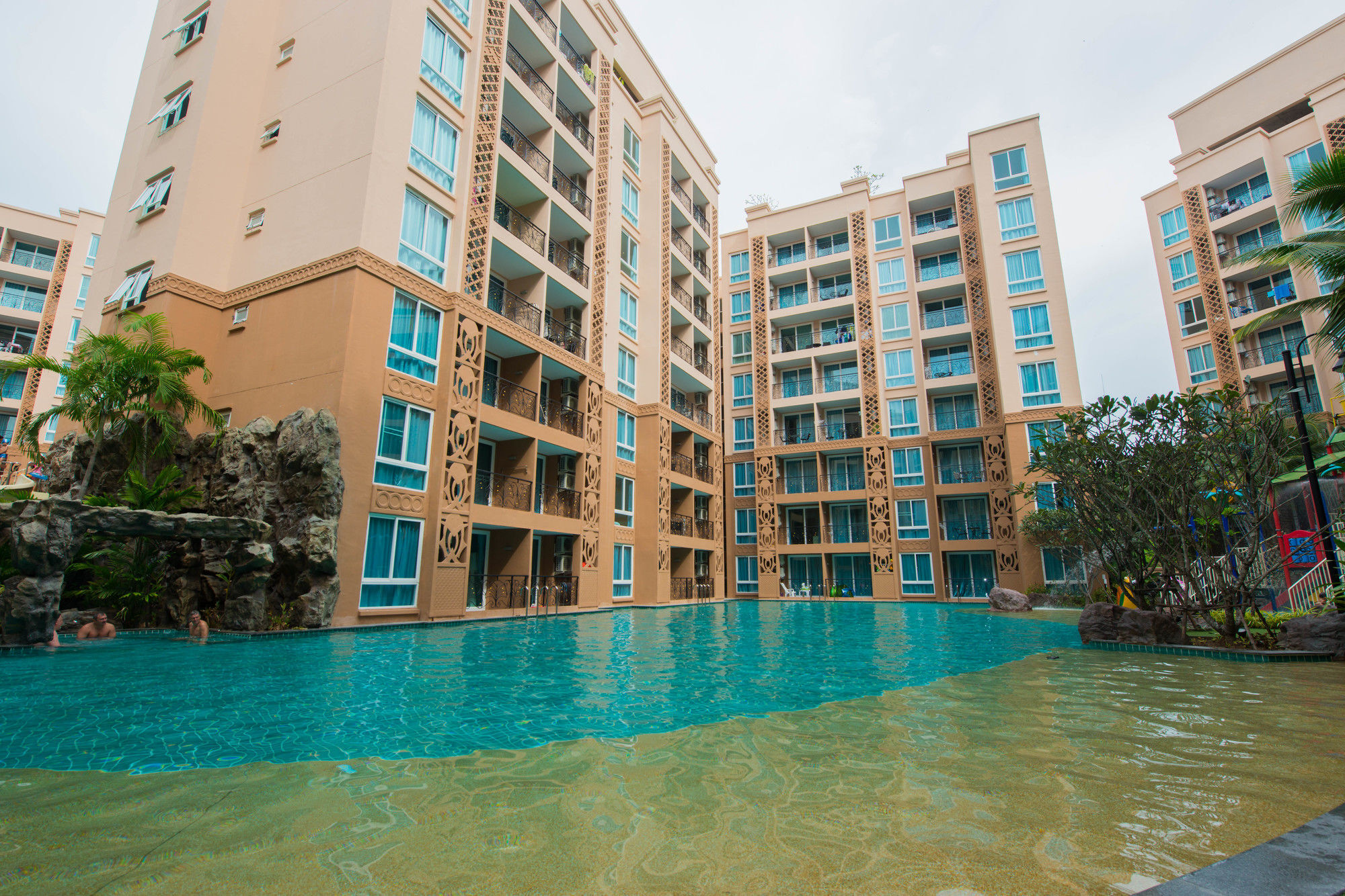 Atlantis Pattaya High Service Jomtien Beach Exterior foto