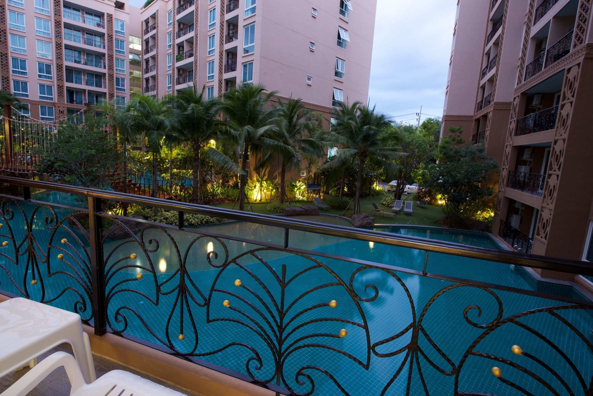 Atlantis Pattaya High Service Jomtien Beach Exterior foto